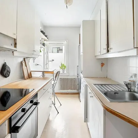 Spacious In Majorstuen By Subway Δωμάτια σε οικογενειακή κατοικία *