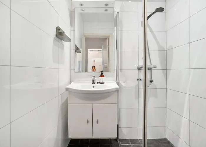 Spacious In Majorstuen By Subway