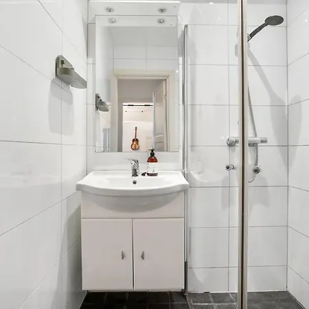 Spacious In Majorstuen By Subway